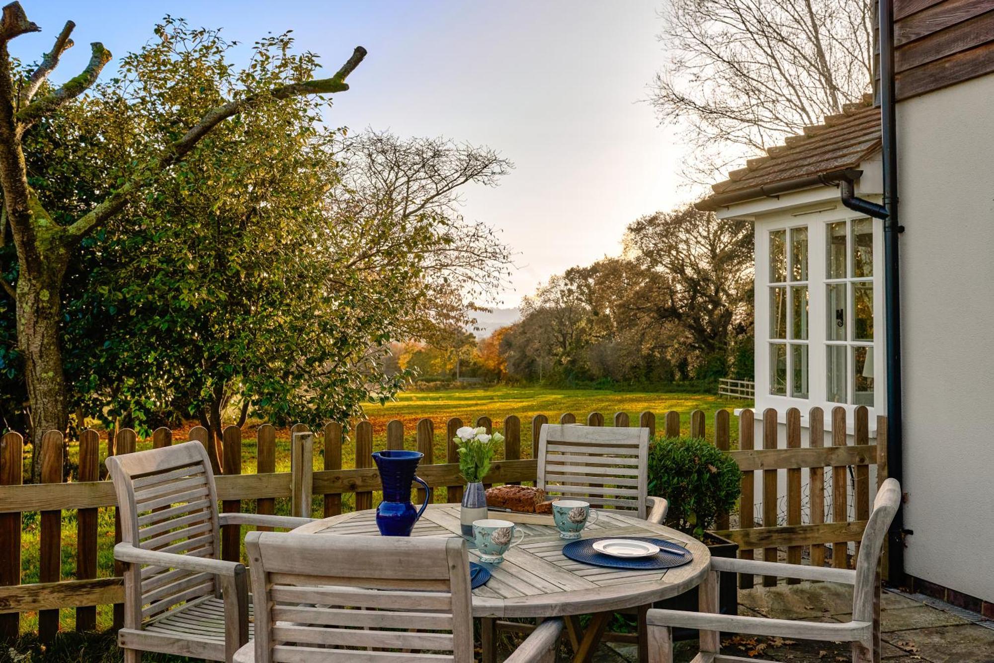 Garden Flat Near Goodwood With Stunning Views Apartment Питърсфилд Екстериор снимка